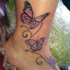 Schmetterling Tattoo am Knöchel