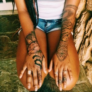 Maori Tattoo auf den Unterarmen