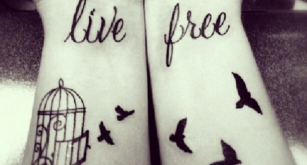 Live Free Vogel Tattoo Mit Tattoo Spruch