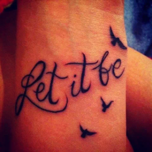 Tattoo Spruch Let it be mit Schalben