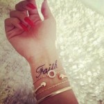 Faith Tattoo Spruch am Handgelenk ⋆
