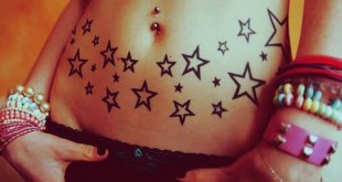 Sternen Tattoo am Bauch
